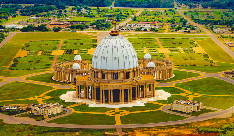 Basilica-of-Our-Lady-of-Peace-of-Yamoussoukro_